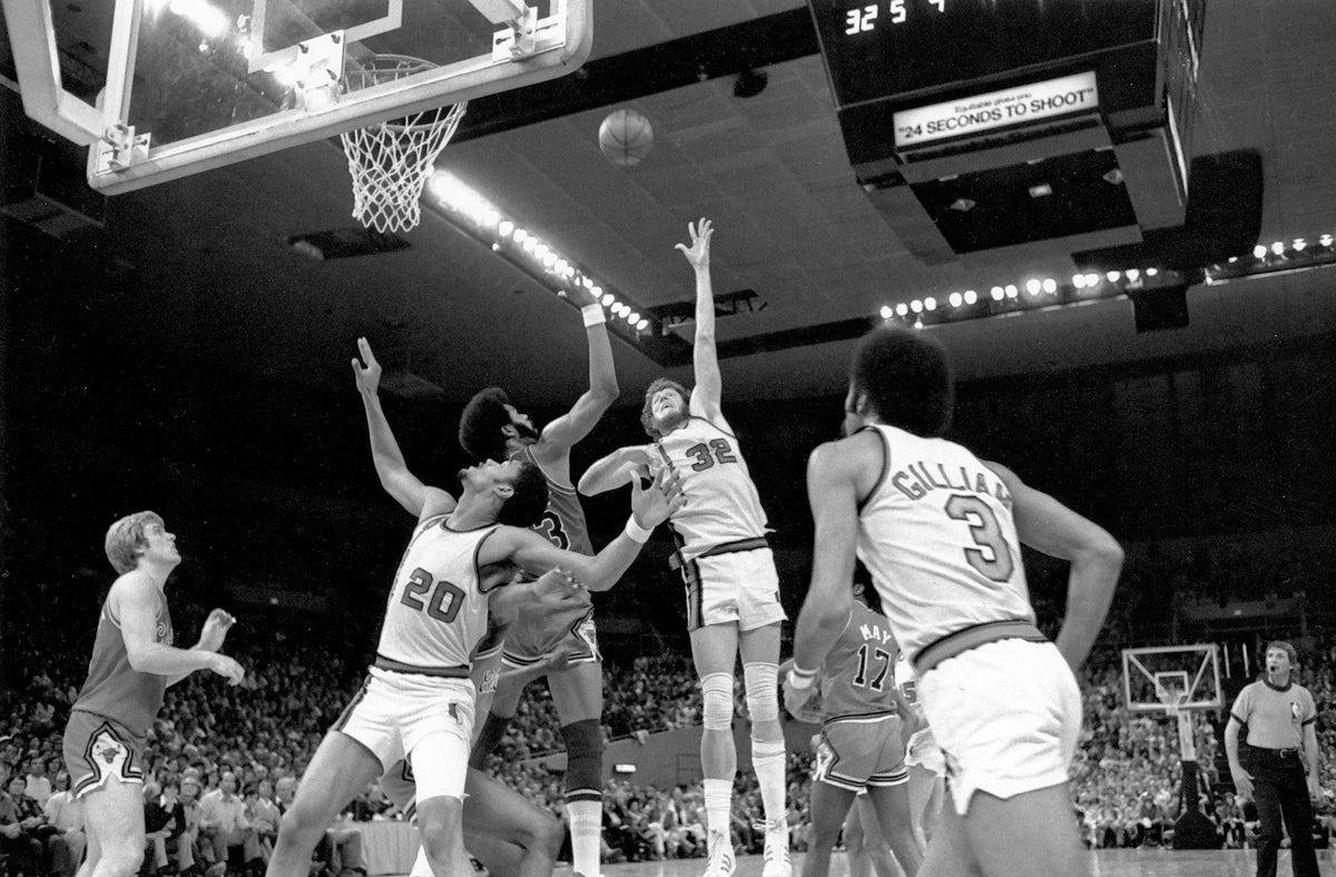 Blazers of Glory: Celebrating the 40th Anniversary of Portland’s Championship Season - Additional Book View 11