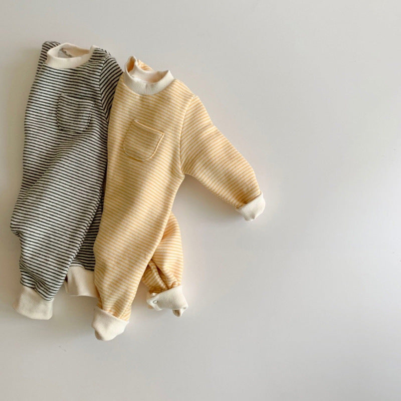 Wear striped baby jumpsuits outside - Cindi Book