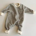 Wear striped baby jumpsuits outside - Cindi Book