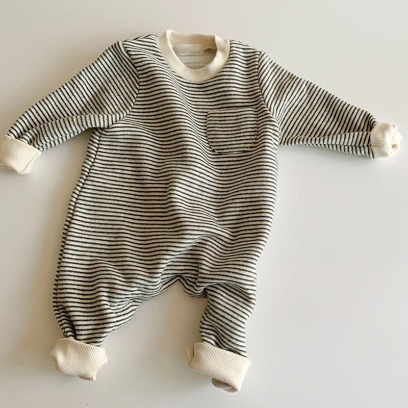 Wear striped baby jumpsuits outside - Cindi Book