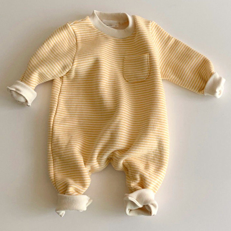 Wear striped baby jumpsuits outside - Cindi Book