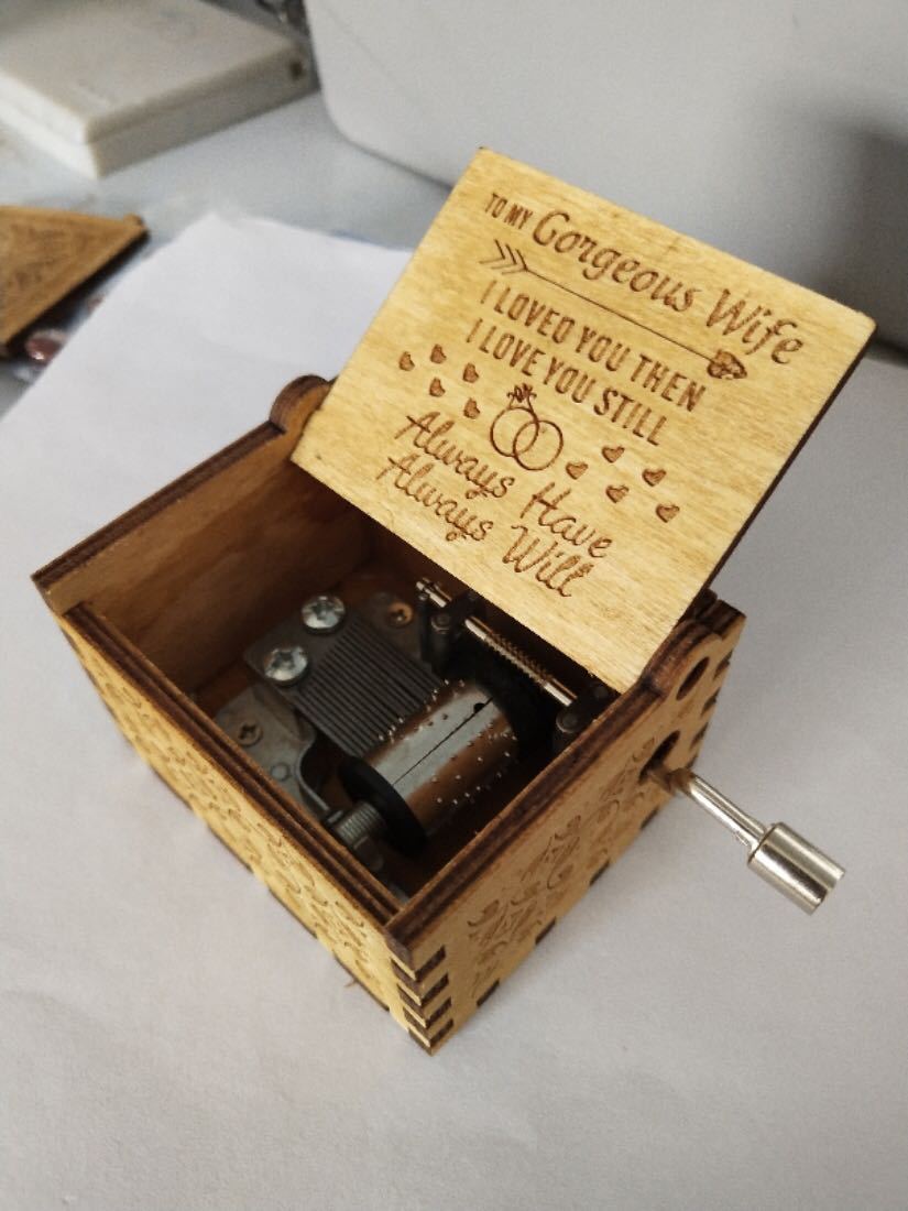 Hand-cranked Music Box Handmade Music Box - Cindi Book