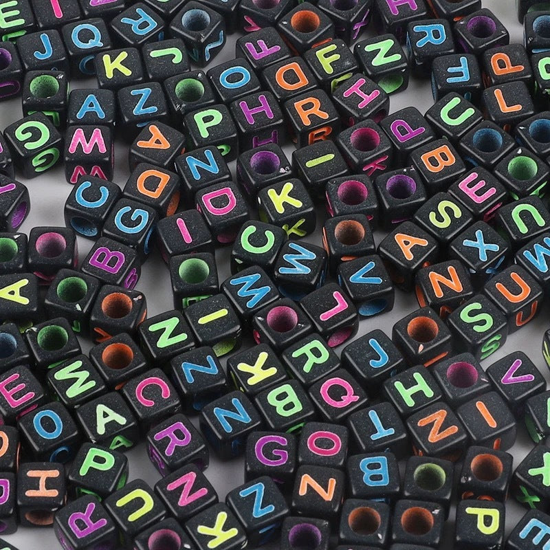 Acrylic English alphabet beads - Cindi Book