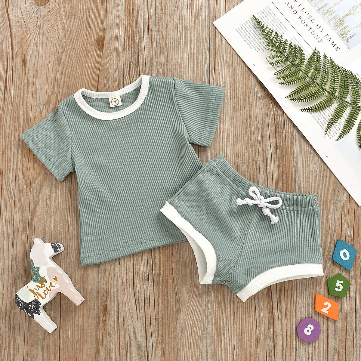 Two-piece set for infants and toddlers - Cindi Book