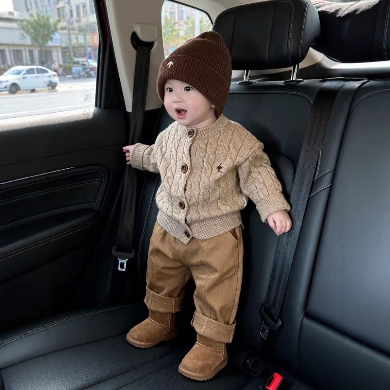 Korean-style Boys Autumnwinter Khaki Embroidered Cable-knit Thickened Sweater - Cindi Book