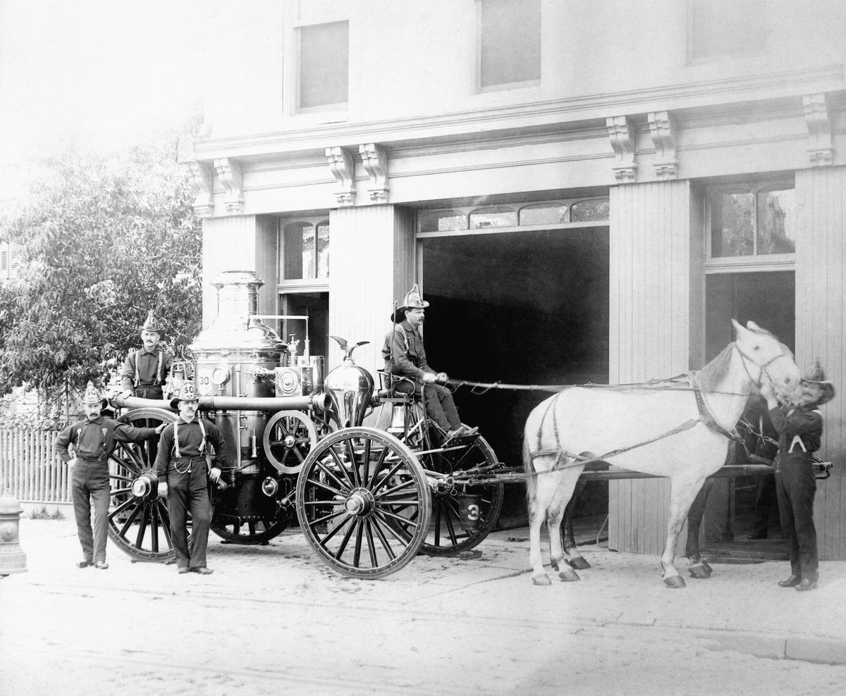 From Horses to Horsepower: A History of Philadelphias Fire Apparatus 1871 to 2017 - Additional Book View 4