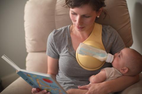 Bottle Holder The Hands Free Way To Feed Your Baby - Cindi Book
