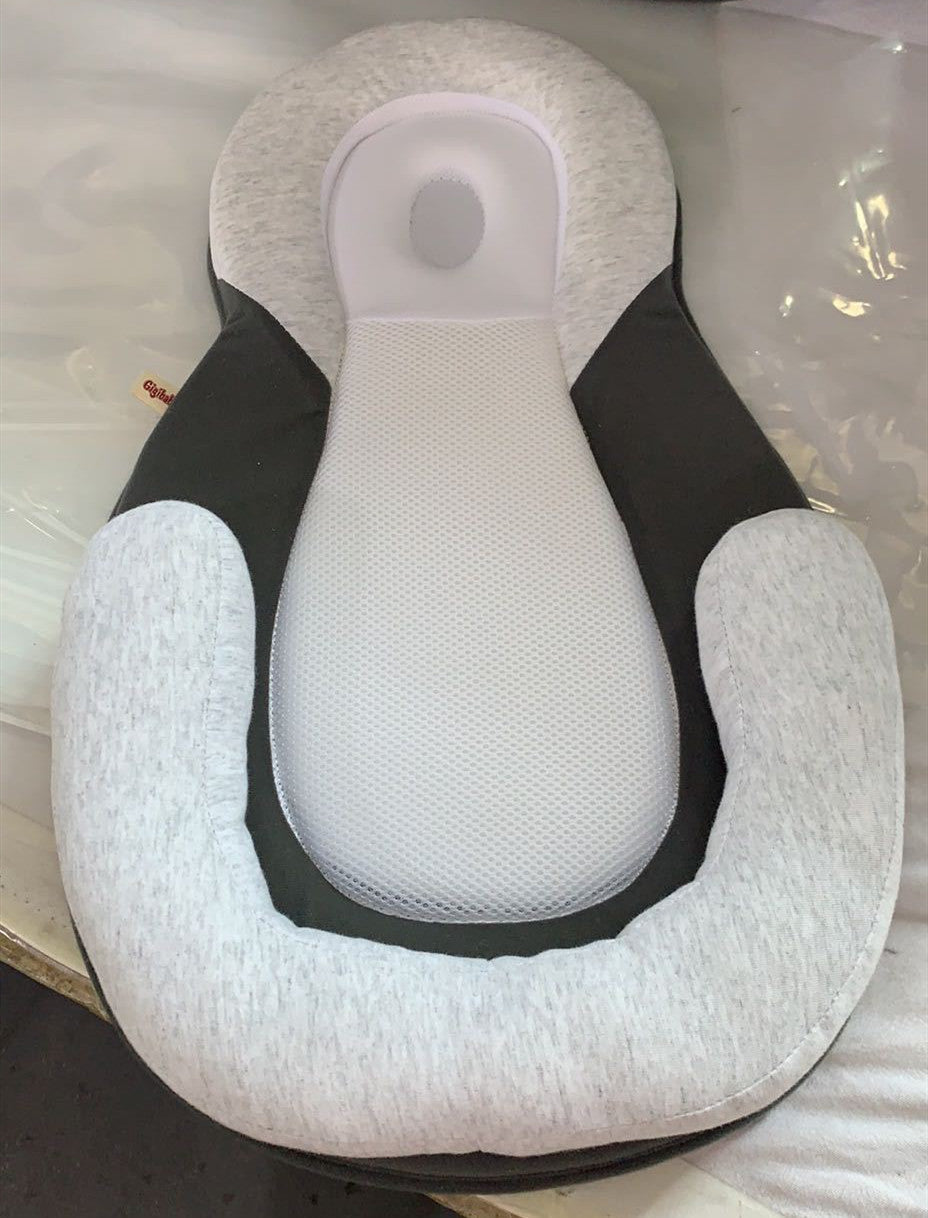 Portable Newborn Baby Crib Folding Travel Bed - Cindi Book