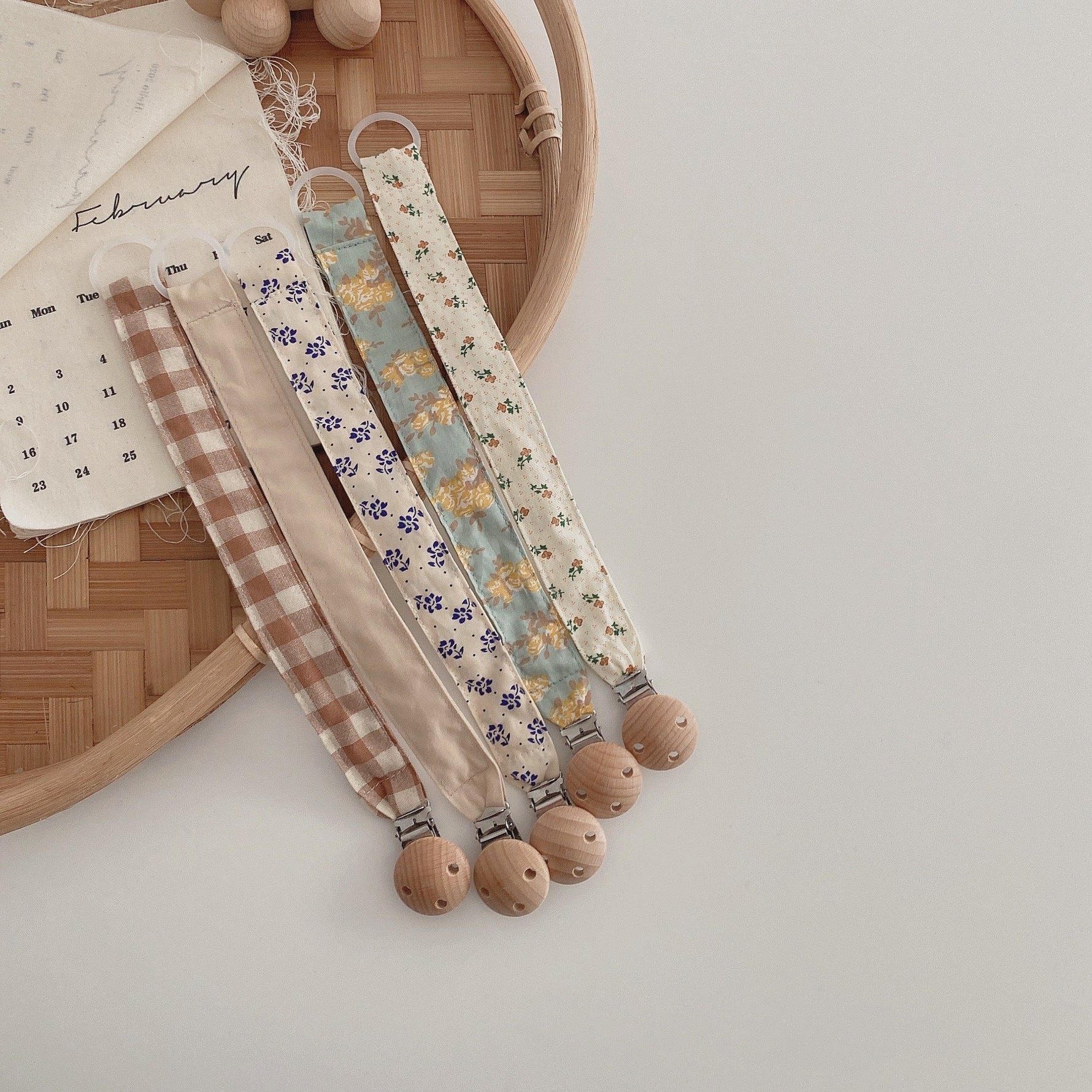 Baby Happy Bite Drop-preventing Chain Pacifier Clip - Cindi Book