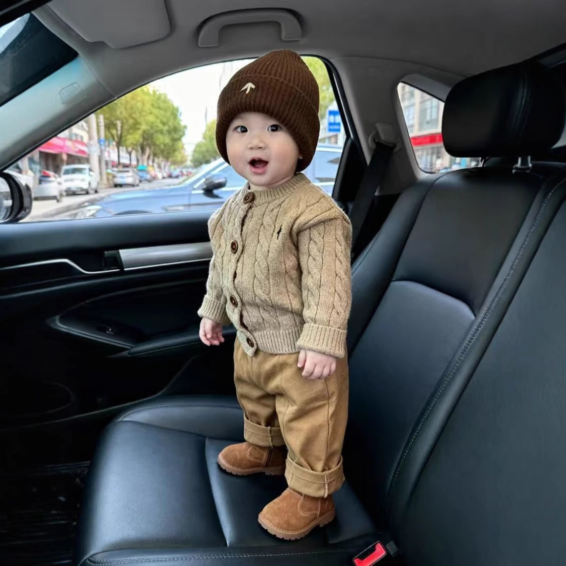 Korean-style Boys Autumnwinter Khaki Embroidered Cable-knit Thickened Sweater - Cindi Book