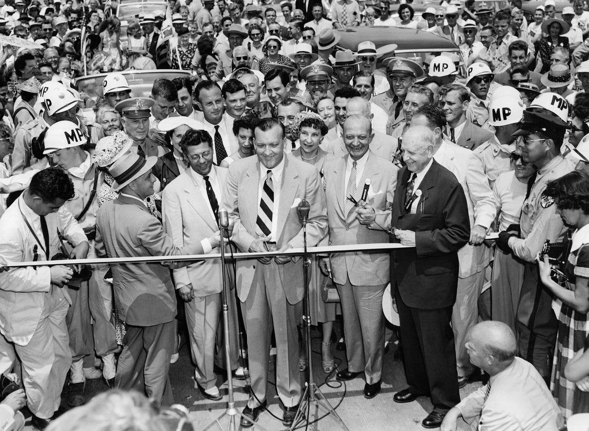 50 Maryland Moments: The Events That Shaped the Free State Through Photos and Stories from The Baltimore Sun - Additional Book View 7