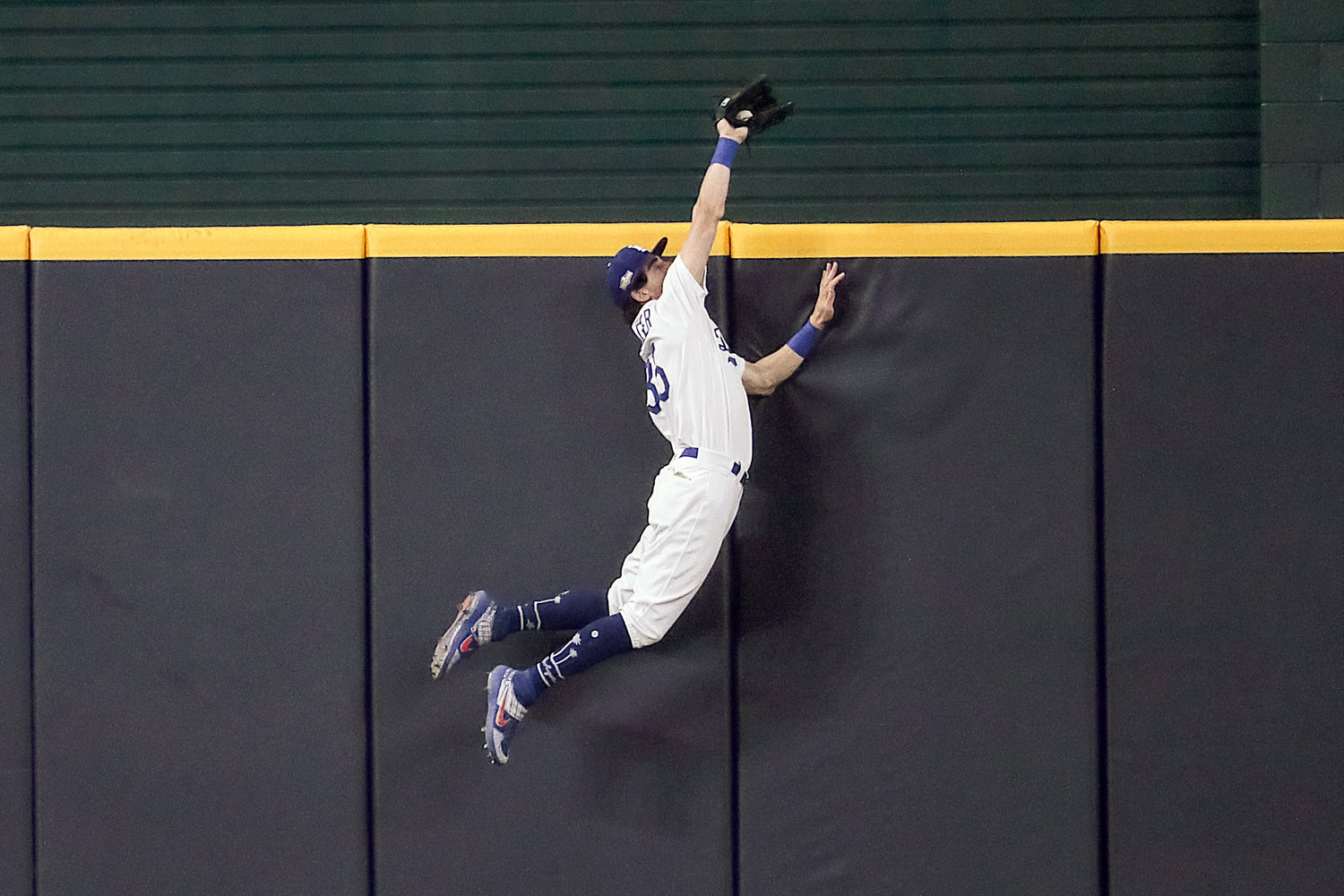 Blue Heaven: The Story of the Los Angeles Dodgers 2020 World Series Season