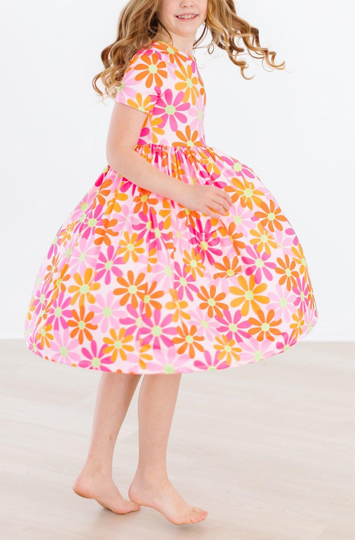 Retro Daisies S/S Pocket Twirl Dress - Image 4