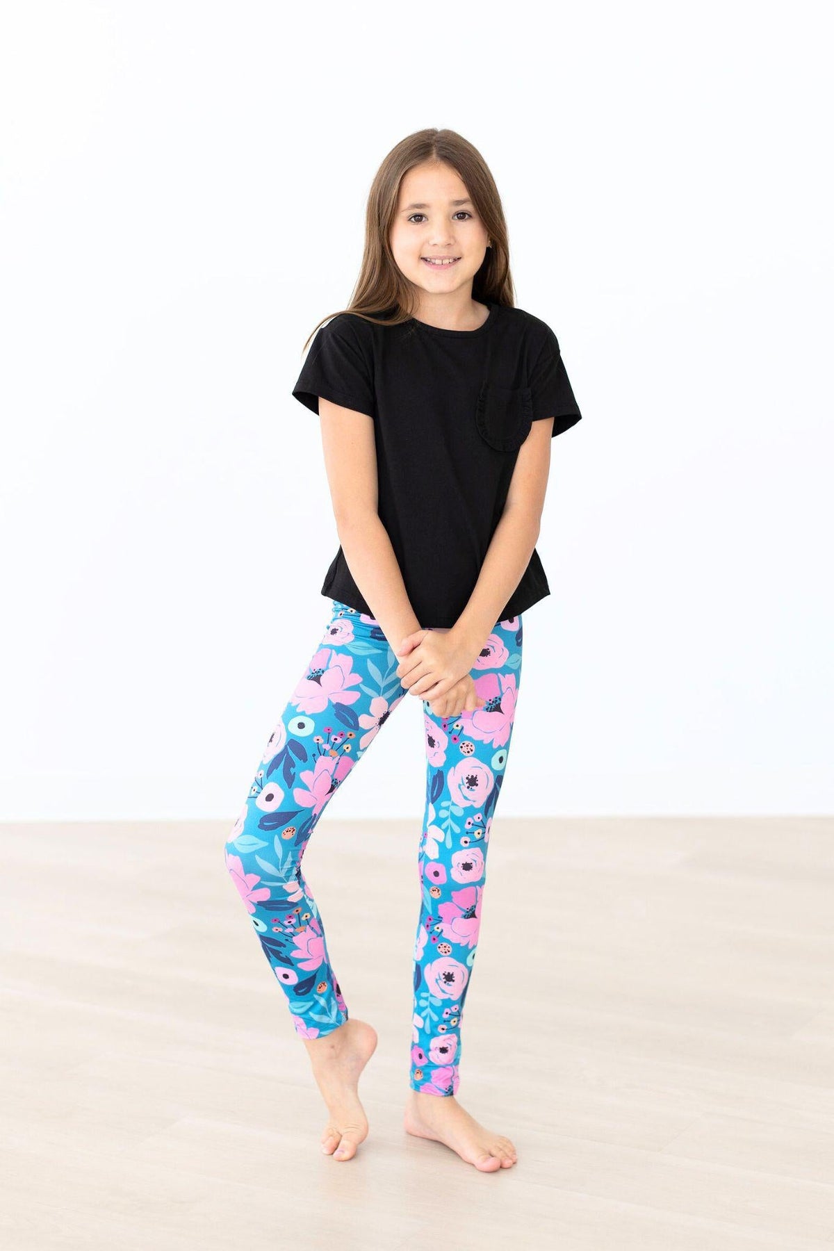 Twirling in Teal Leggings - Image 4