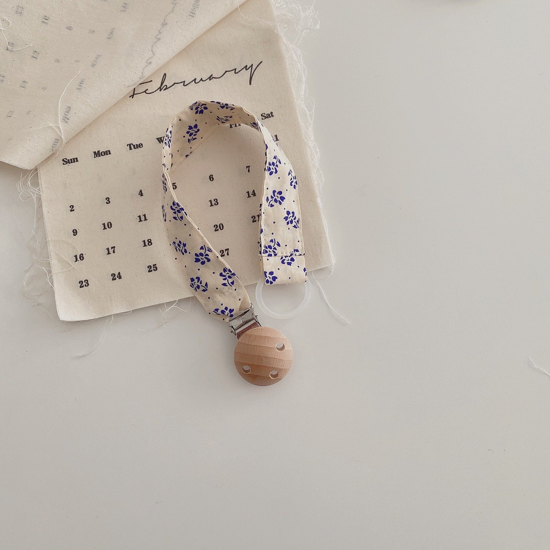 Baby Happy Bite Drop-preventing Chain Pacifier Clip - Cindi Book