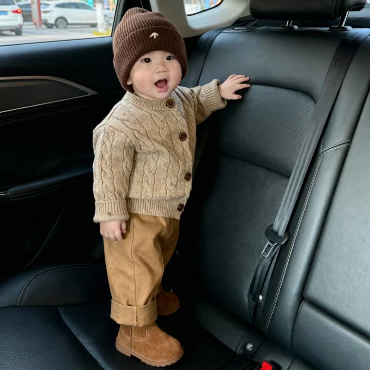 Korean-style Boys Autumnwinter Khaki Embroidered Cable-knit Thickened Sweater - Cindi Book